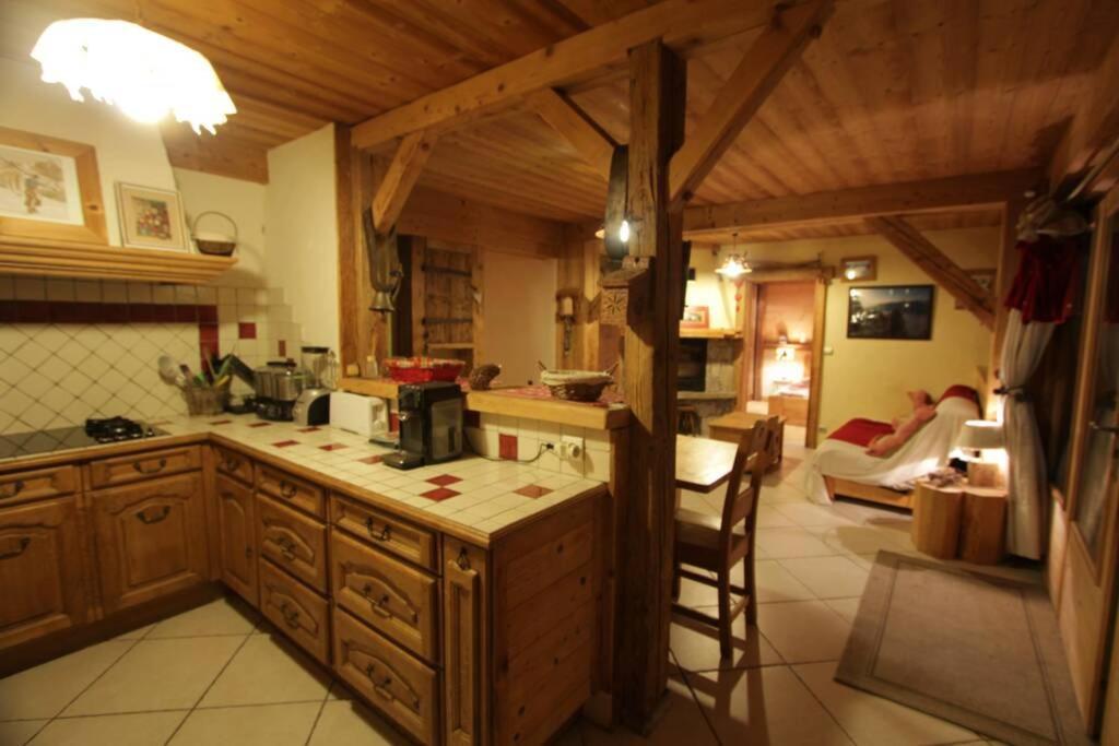 Appartement Cozy Dans Chalet 6 Pers Voiture 4 Roues Motrice A Dispo La Clusaz Exterior foto